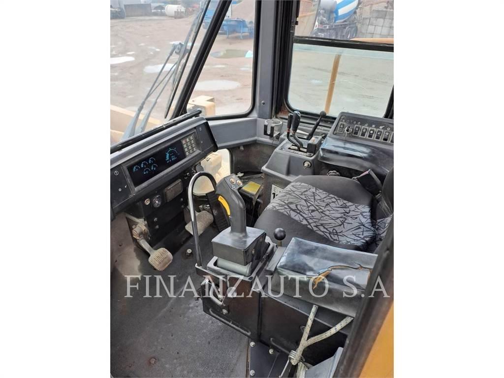 CAT 988F Колесни товарачи