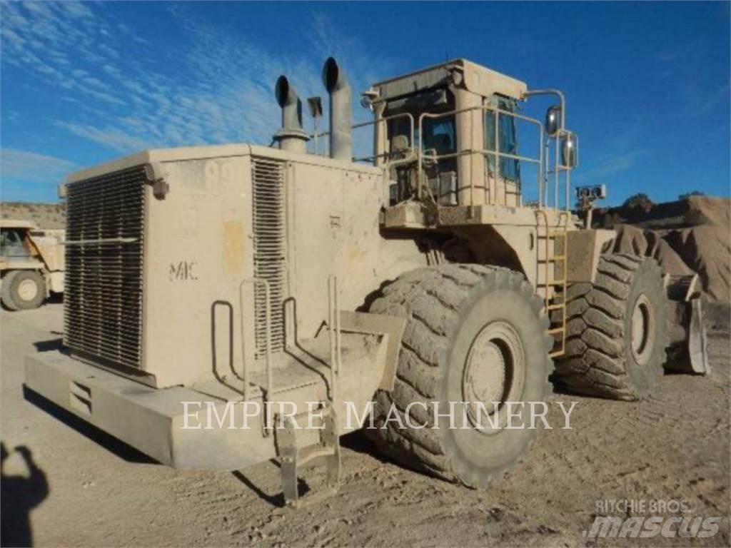 CAT 990 Колесни товарачи