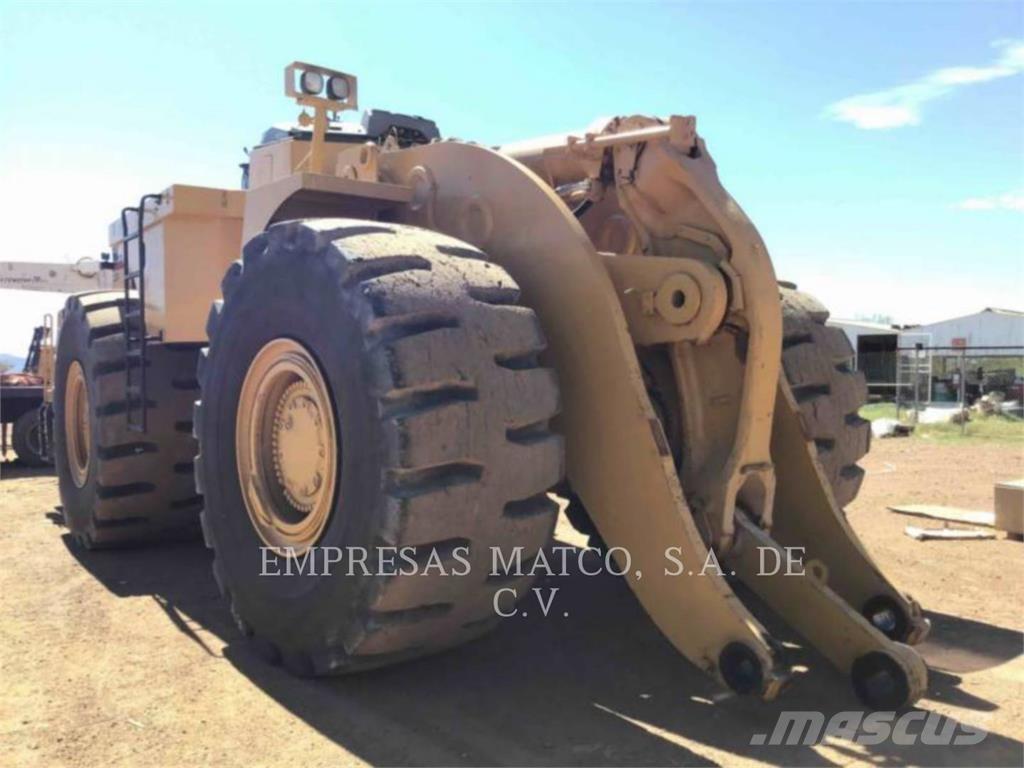 CAT 990 Колесни товарачи