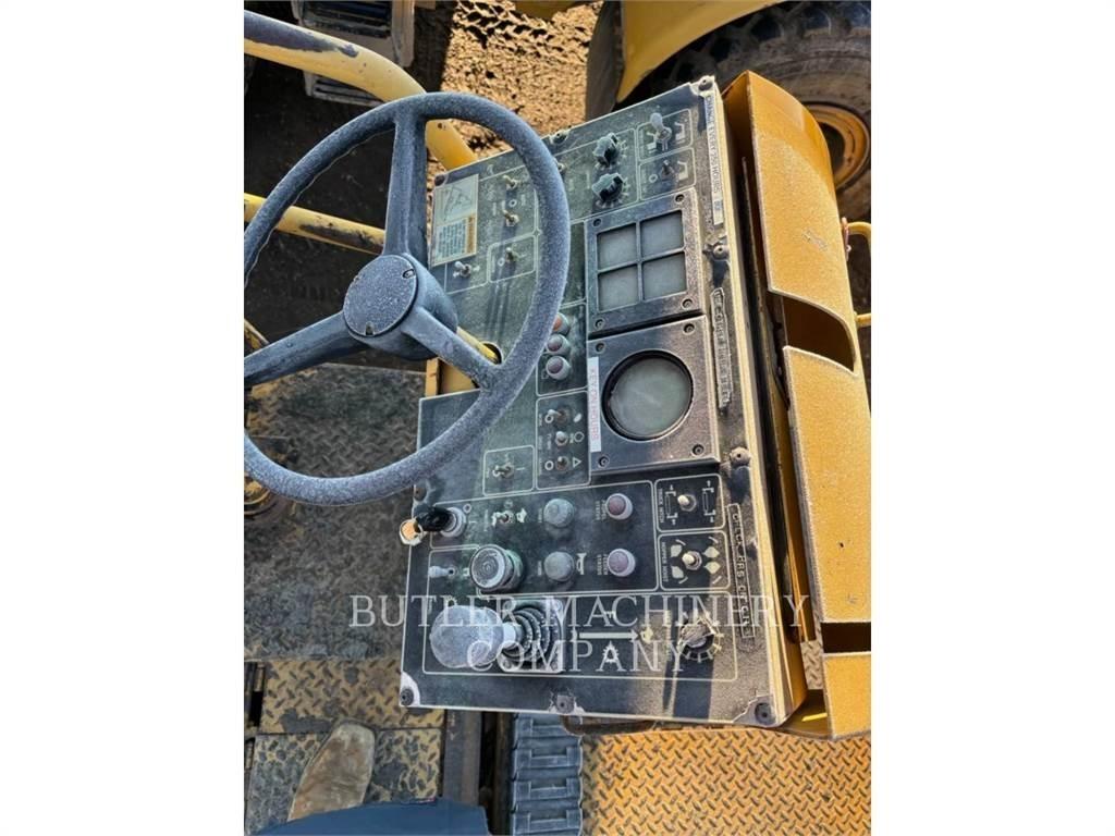 CAT AP-1000B Машини за асфалт