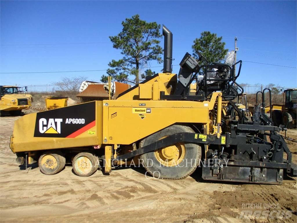 CAT AP-600D Машини за асфалт