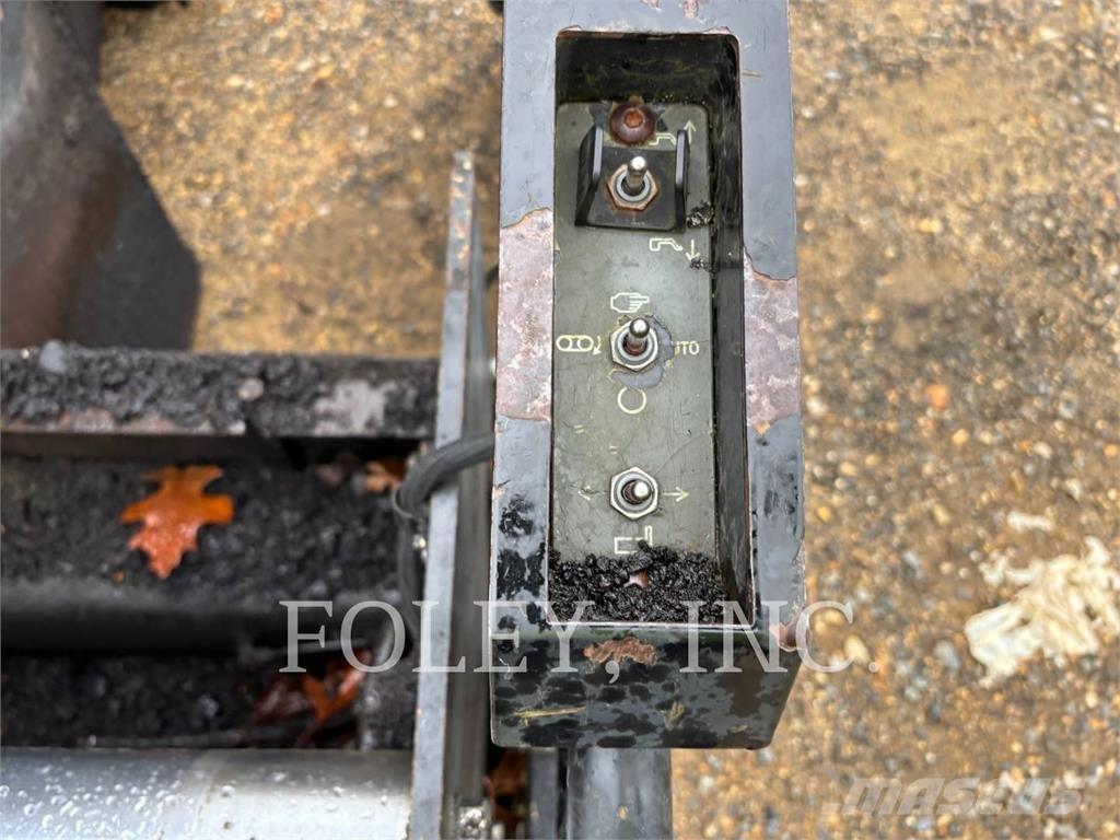 CAT AP-655D Машини за асфалт