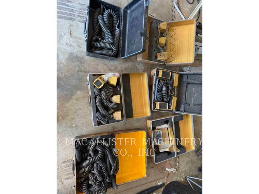CAT AP1000B Машини за асфалт