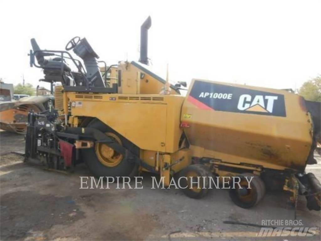CAT AP1000E Машини за асфалт