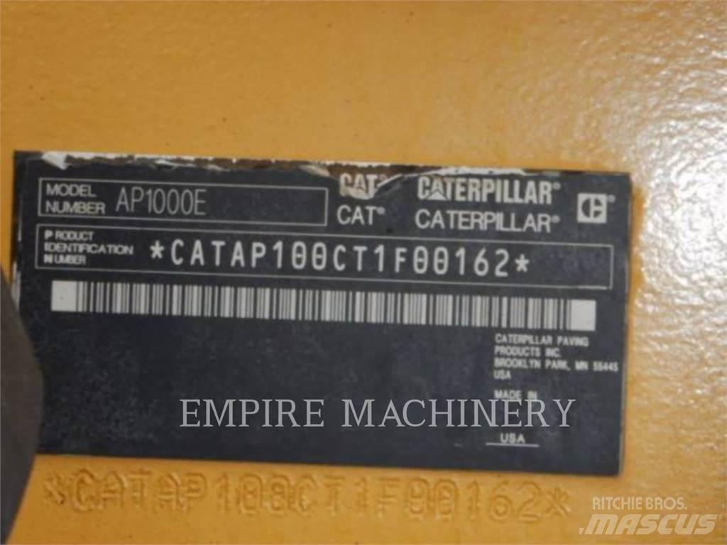 CAT AP1000E Машини за асфалт