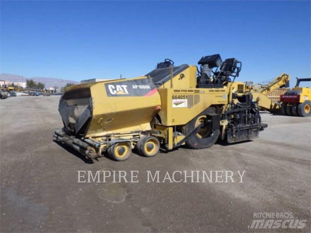 CAT AP1000E Машини за асфалт