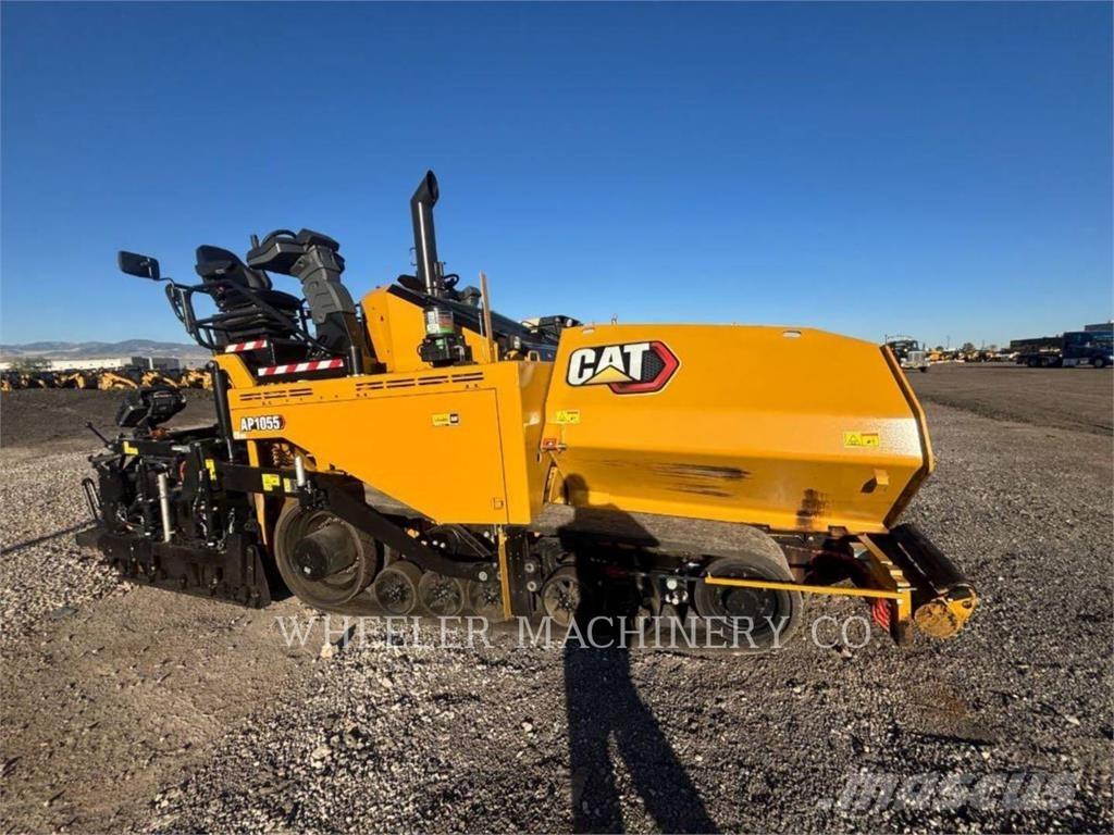 CAT AP1055 Машини за асфалт