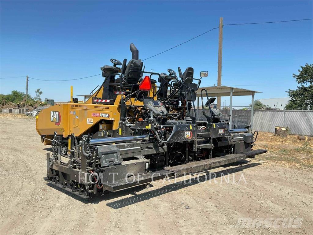 CAT AP1055 Машини за асфалт