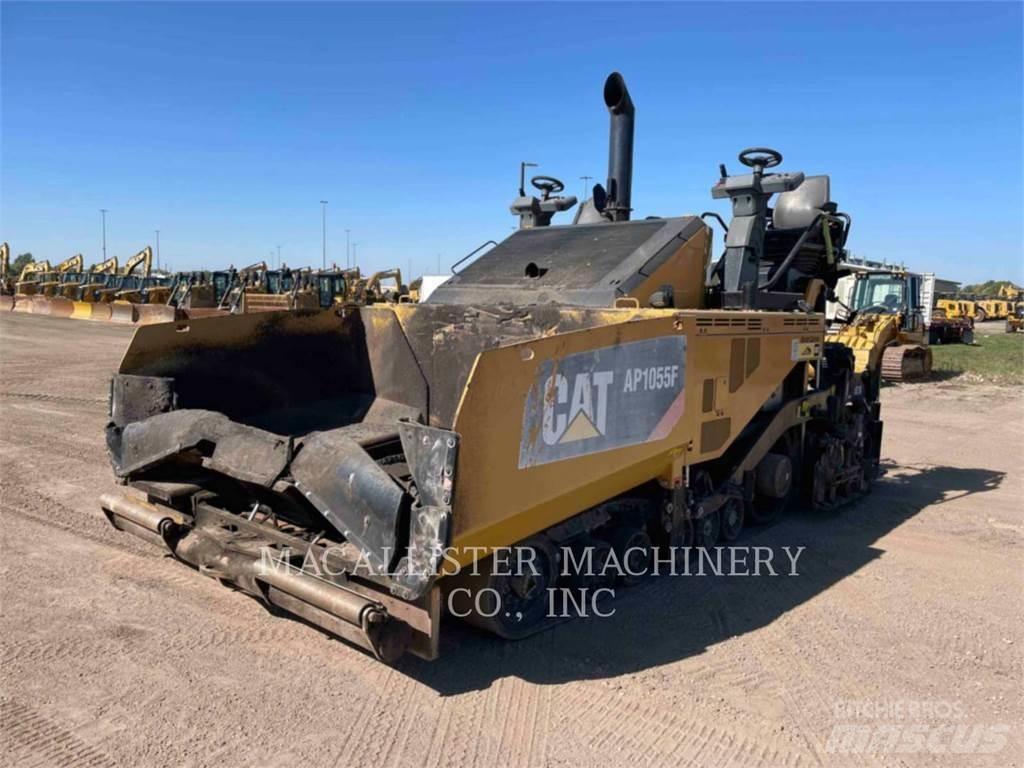 CAT AP1055F Машини за асфалт