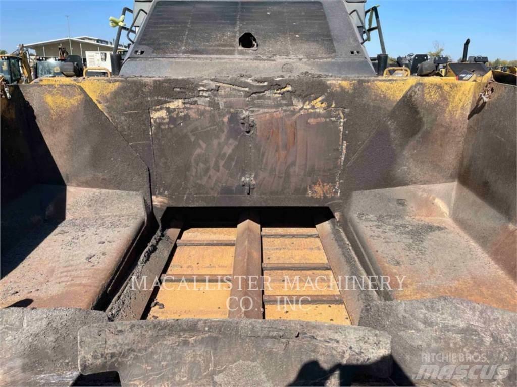 CAT AP1055F Машини за асфалт