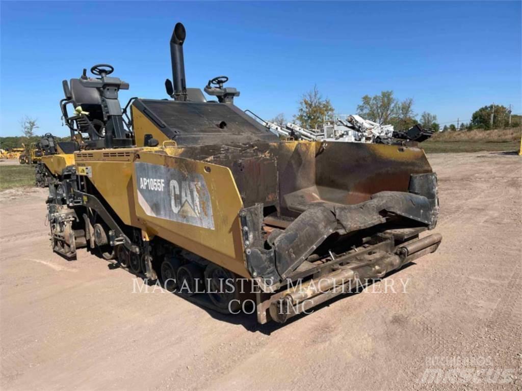 CAT AP1055F Машини за асфалт