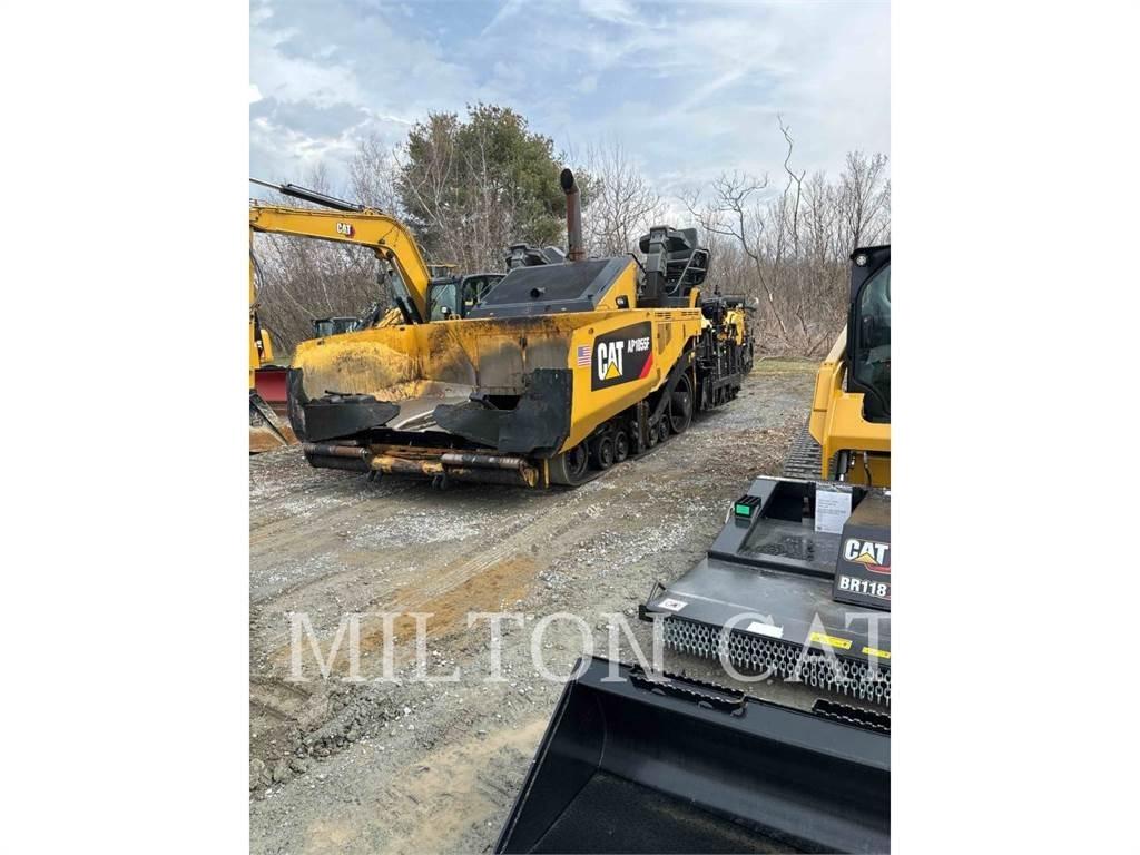 CAT AP1055F Машини за асфалт