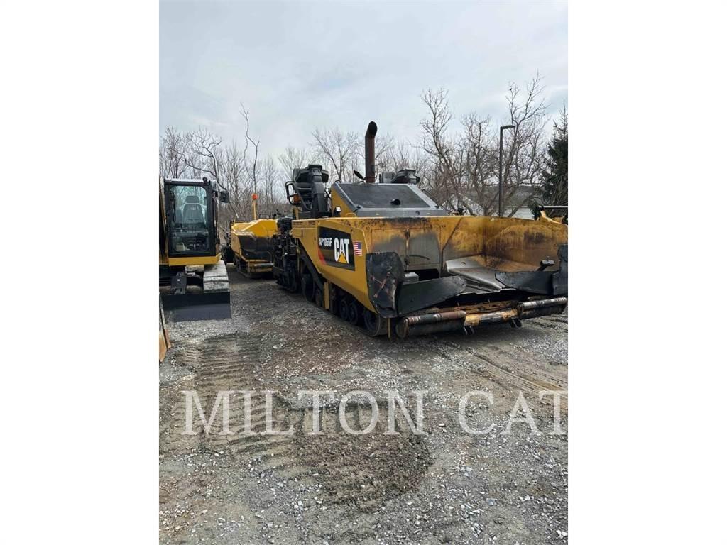 CAT AP1055F Машини за асфалт