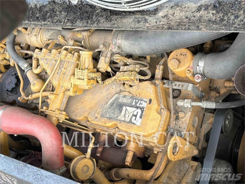 CAT AP1055F Машини за асфалт