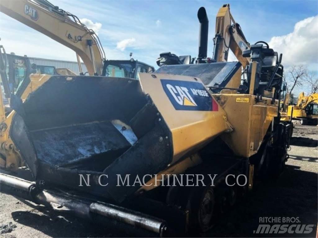 CAT AP1055F Машини за асфалт