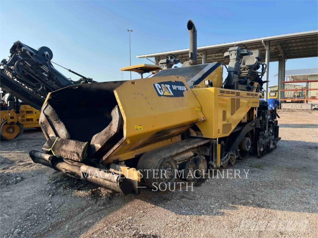 CAT AP1055F Машини за асфалт
