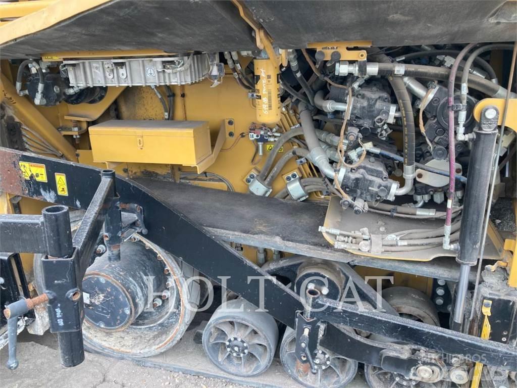 CAT AP1055F Машини за асфалт