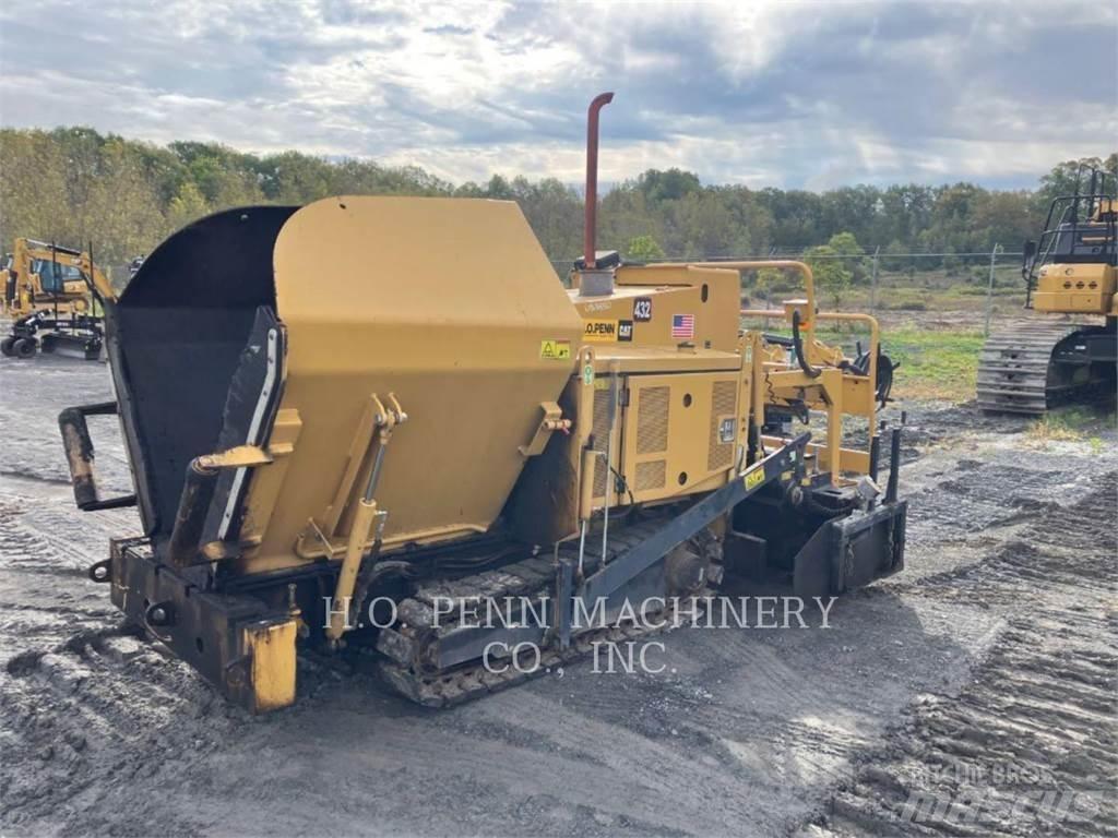 CAT AP255E Машини за асфалт