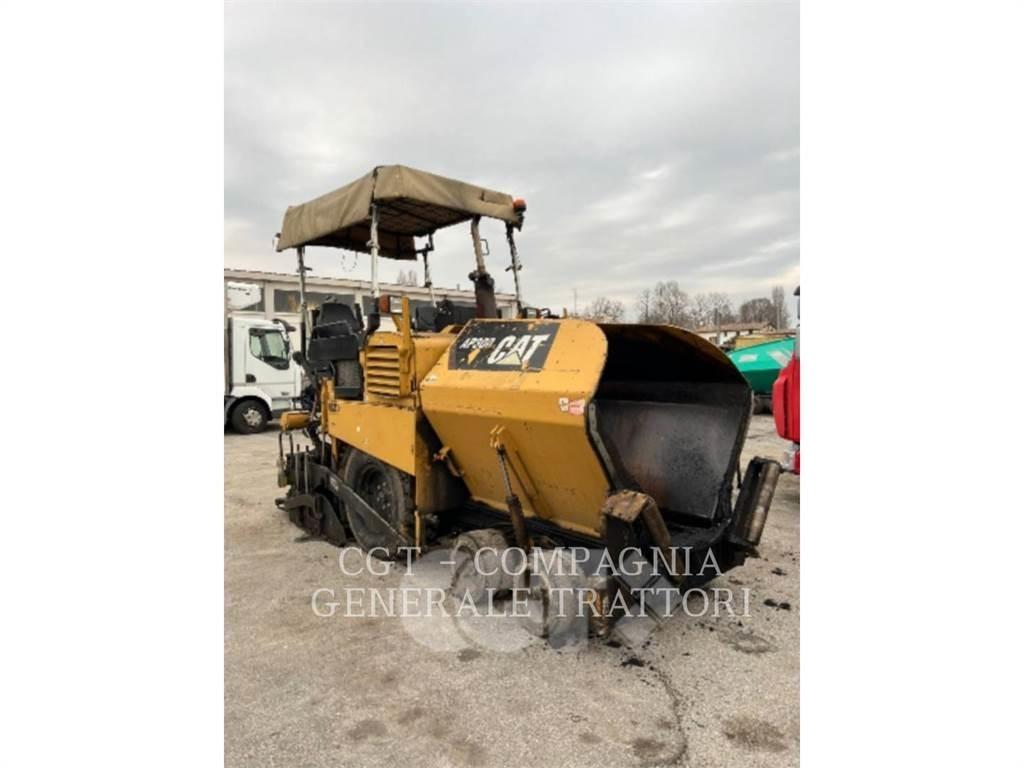 CAT AP300 Машини за асфалт