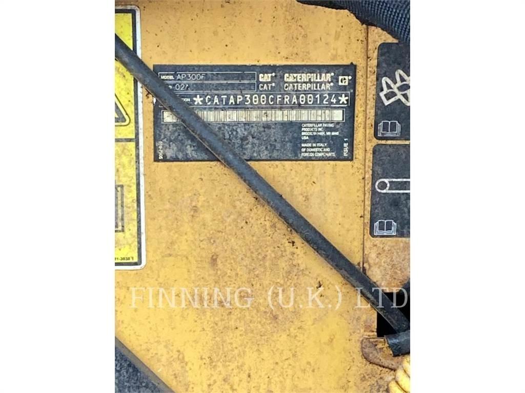 CAT AP300F Машини за асфалт