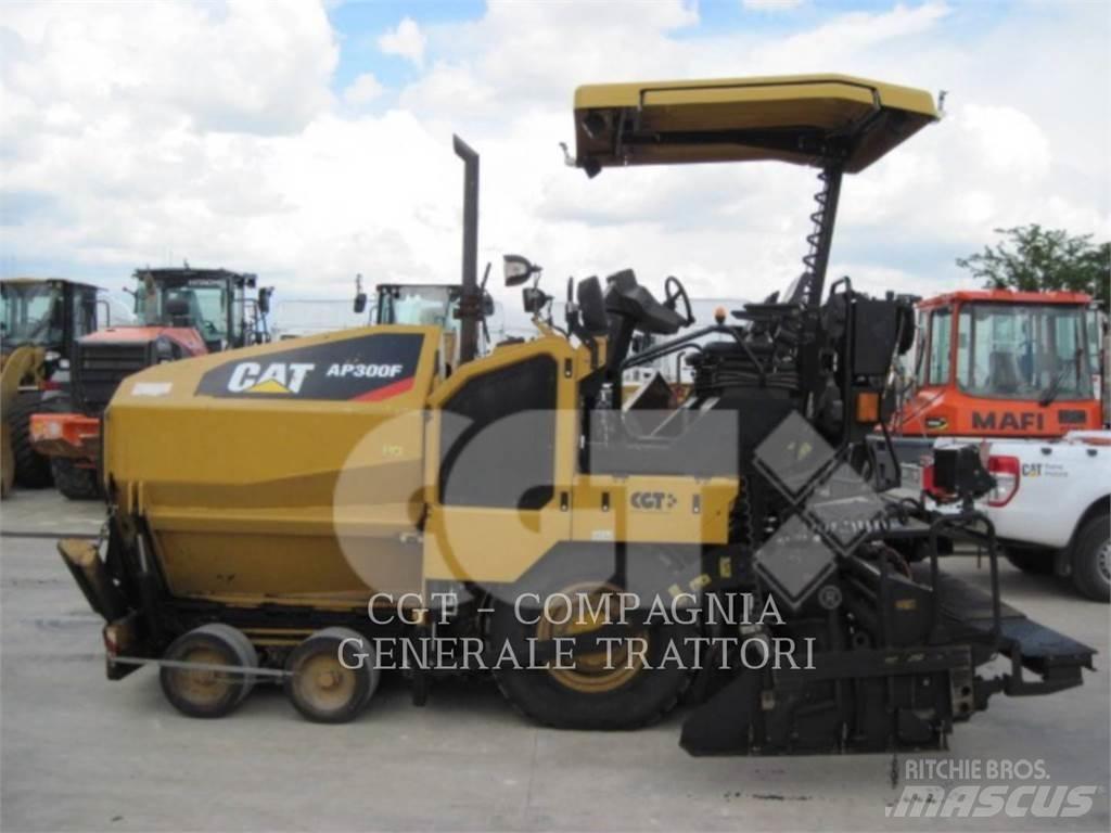CAT AP300F Машини за асфалт
