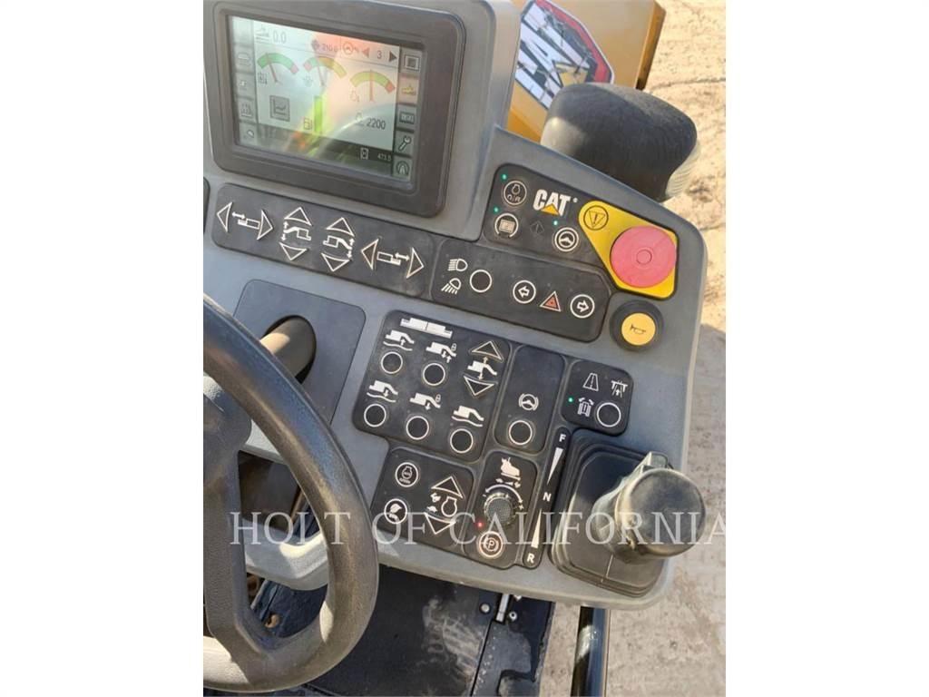 CAT AP355F Машини за асфалт