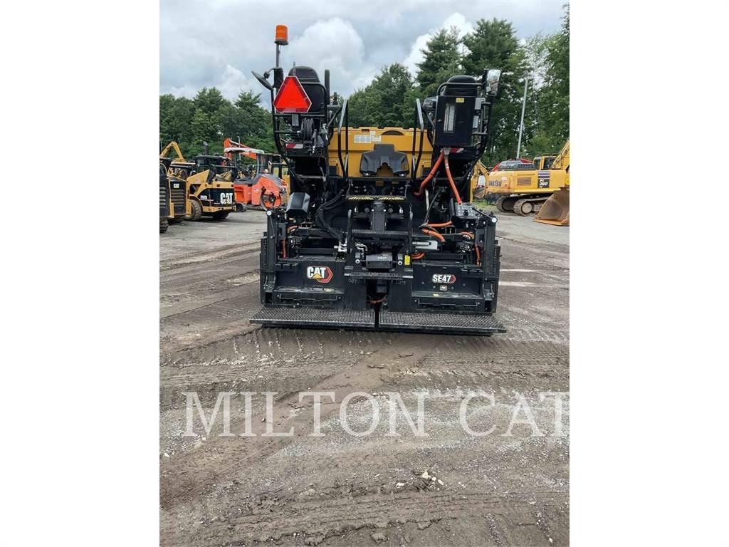 CAT AP555 Машини за асфалт