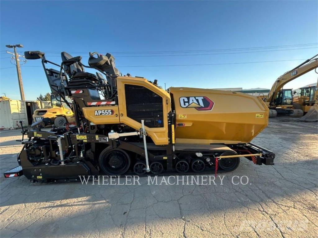 CAT AP555 Машини за асфалт