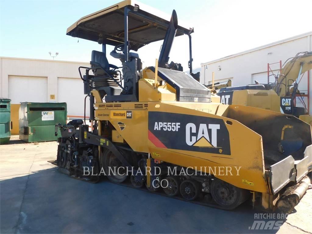 CAT AP555F Машини за асфалт