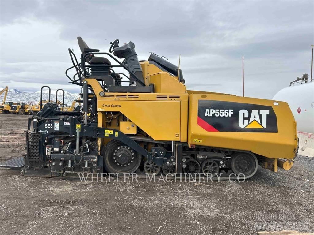 CAT AP555F Машини за асфалт