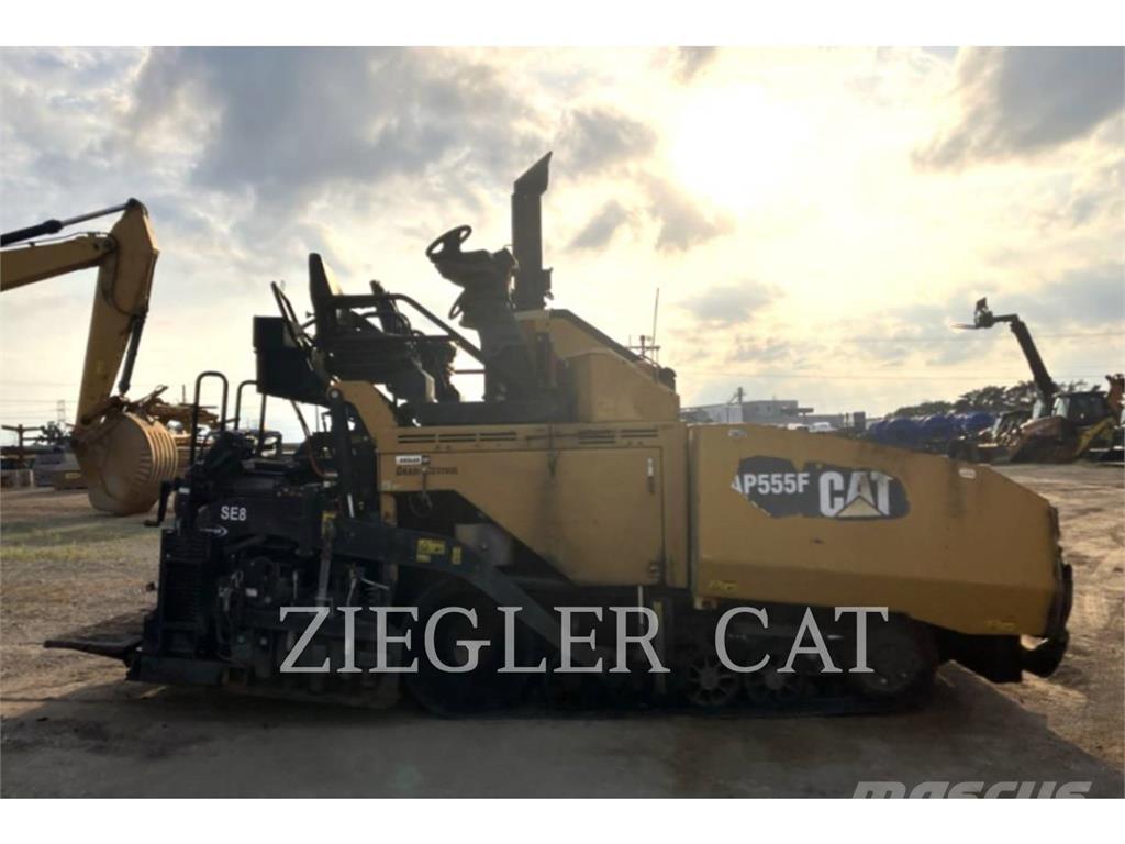CAT AP555F Машини за асфалт