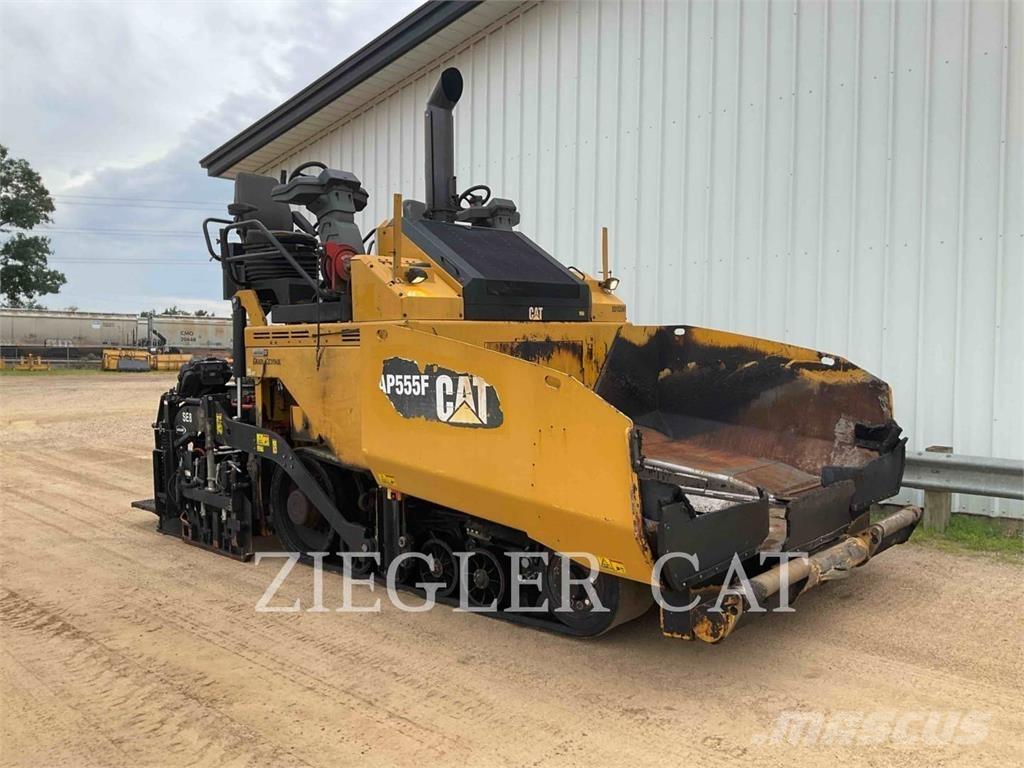 CAT AP555F Машини за асфалт