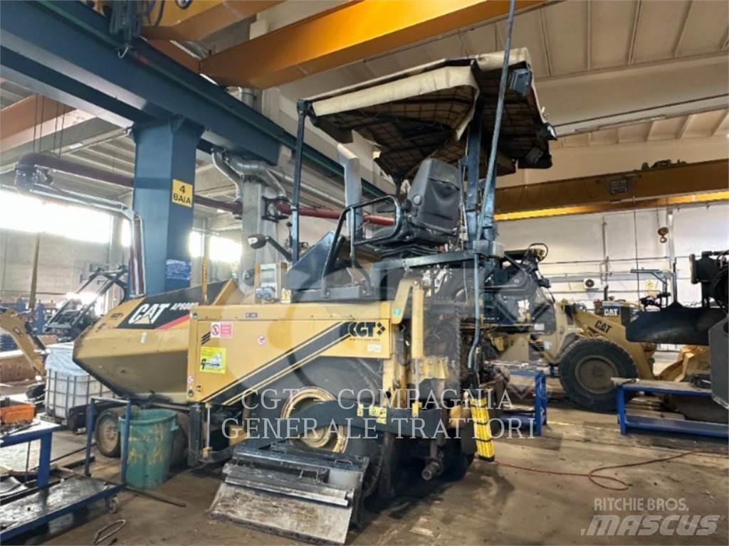 CAT AP600D Машини за асфалт