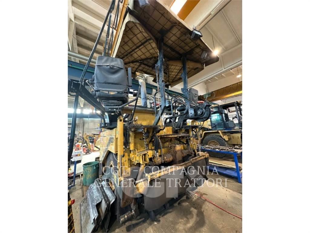 CAT AP600D Машини за асфалт