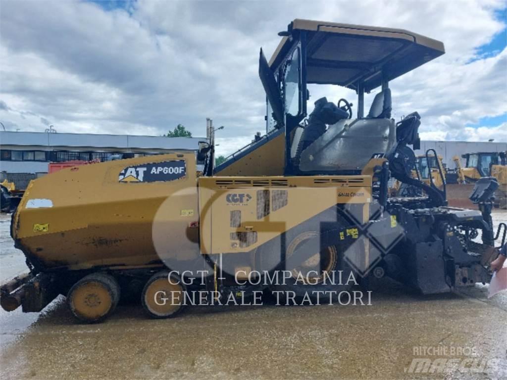 CAT AP600F Машини за асфалт