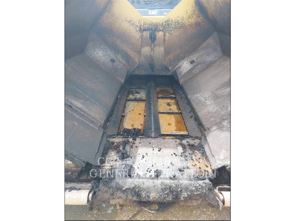 CAT AP600F Машини за асфалт