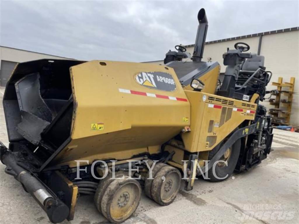 CAT AP600F Машини за асфалт