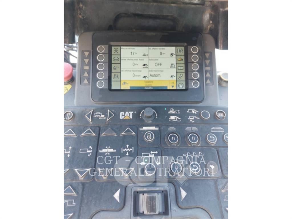 CAT AP600F Машини за асфалт