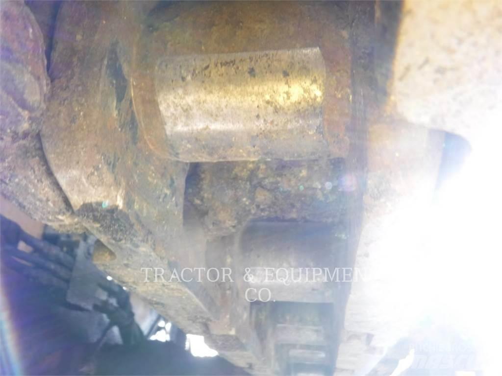 CAT AP650B Машини за асфалт