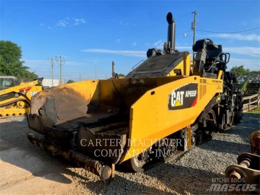 CAT AP655F Машини за асфалт