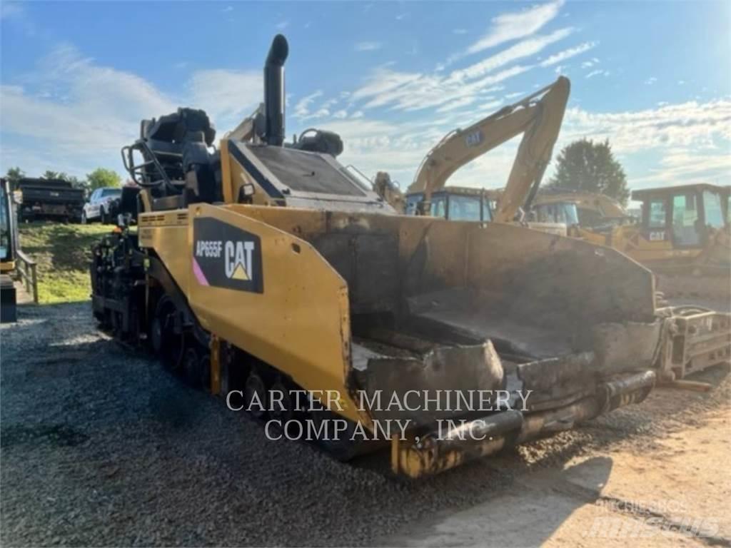 CAT AP655F Машини за асфалт