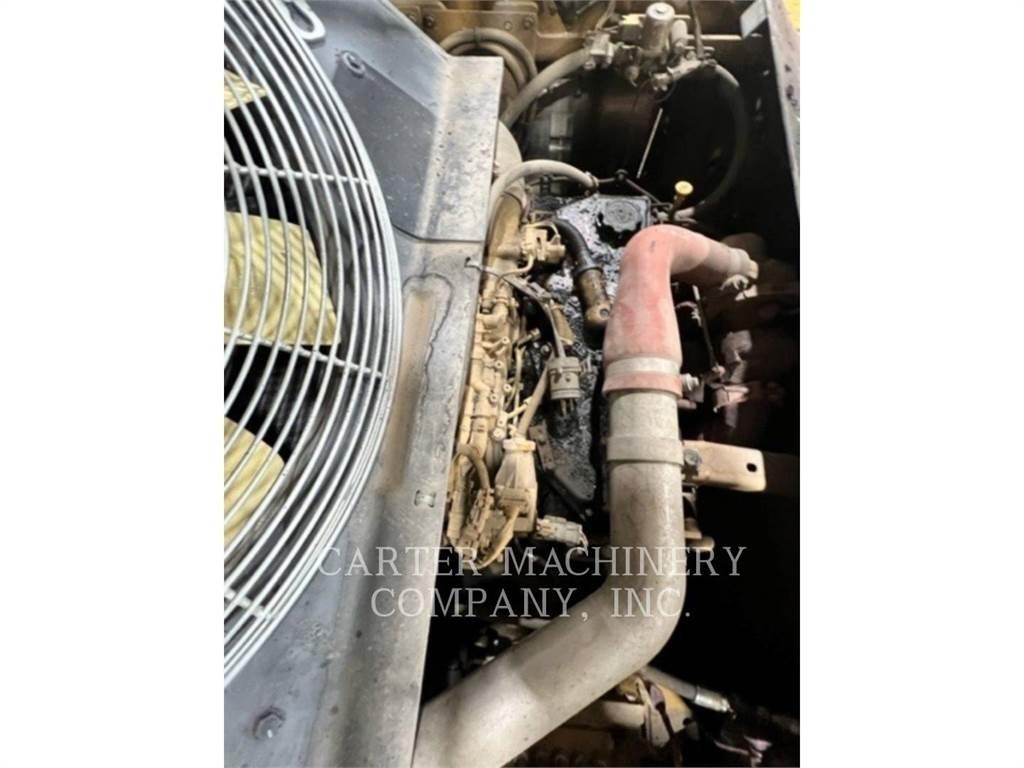 CAT AP655F Машини за асфалт