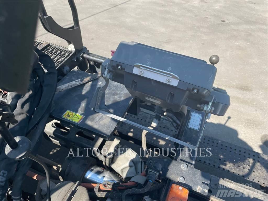 CAT AP655F Машини за асфалт
