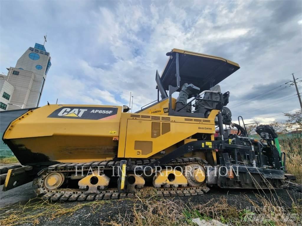 CAT AP655F Машини за асфалт