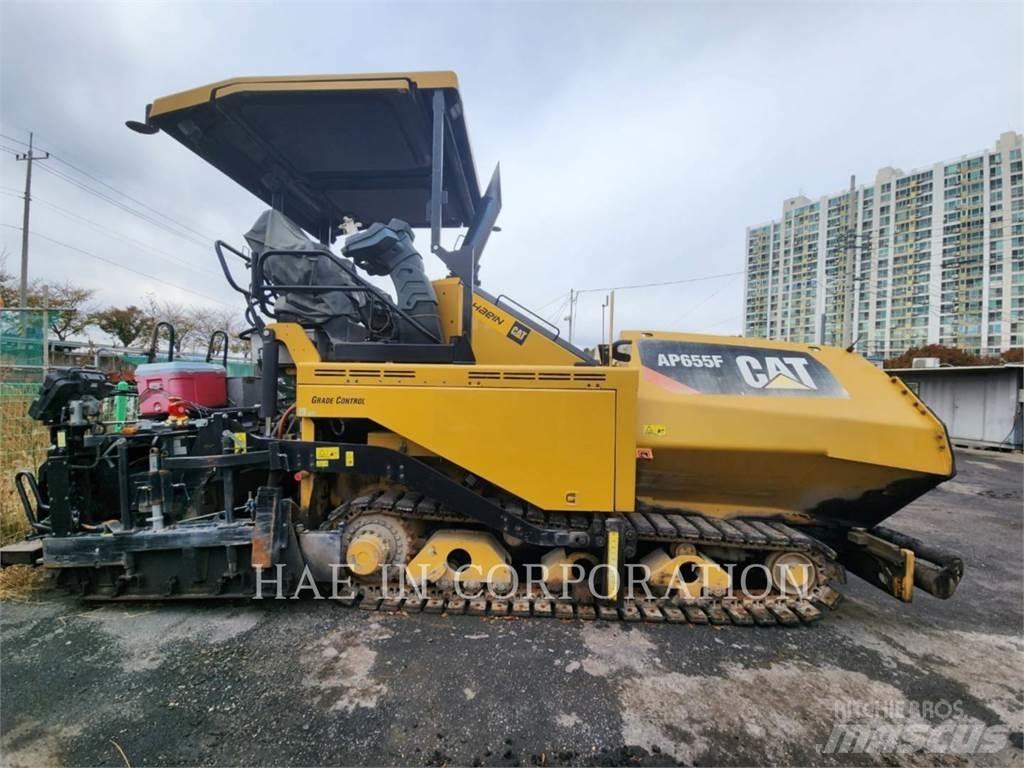 CAT AP655F Машини за асфалт