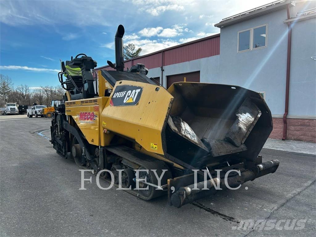 CAT AP655F Машини за асфалт