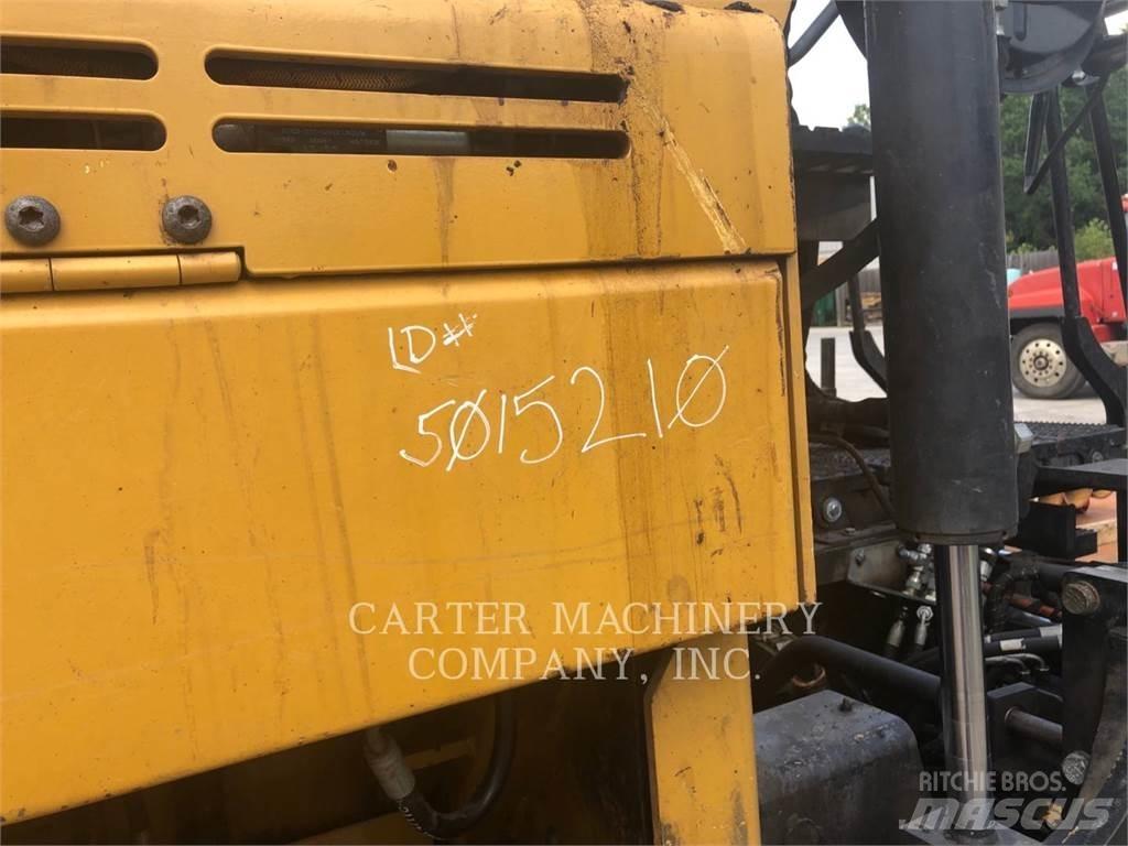 CAT AP655F Машини за асфалт