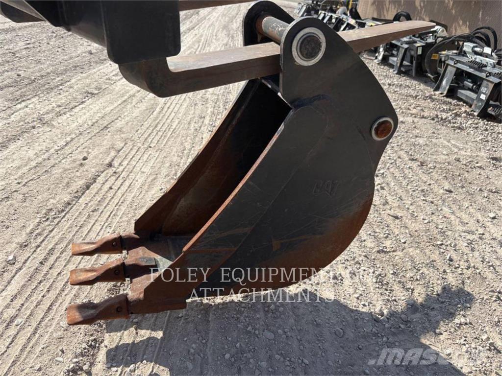 CAT BK420P12 Товарач със заден ексватор