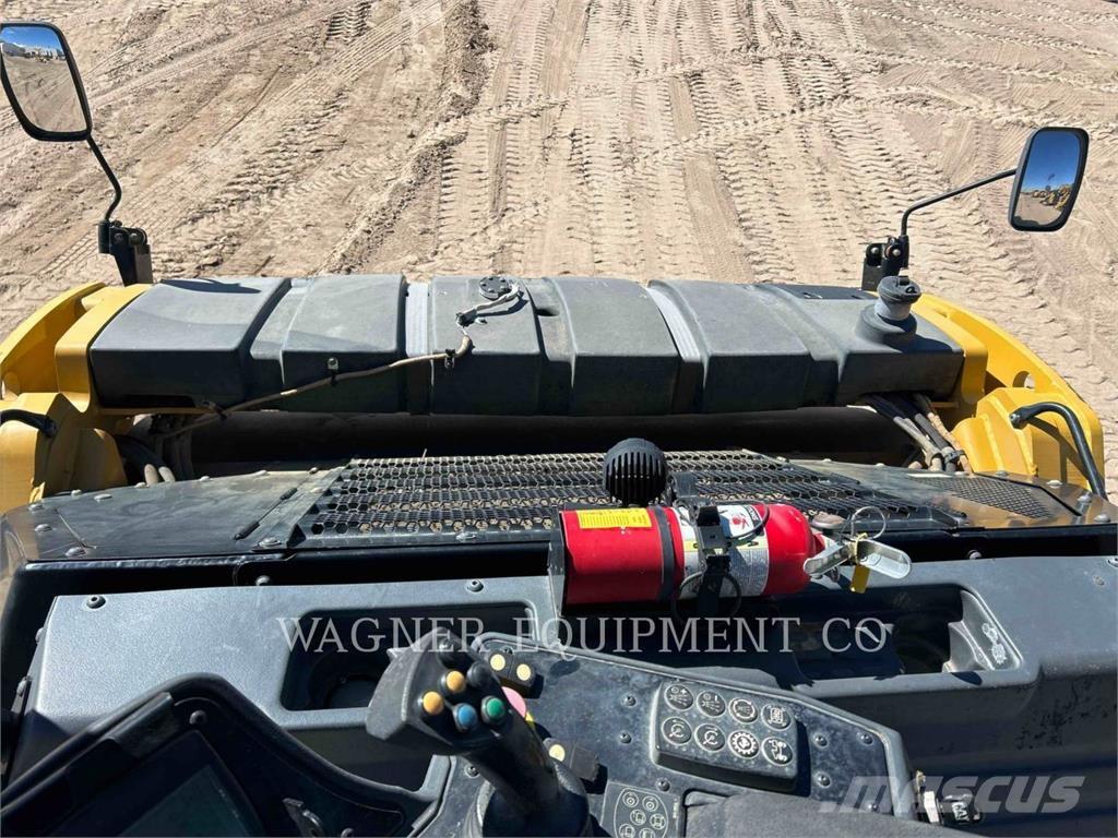 CAT CB16 Машини за асфалт