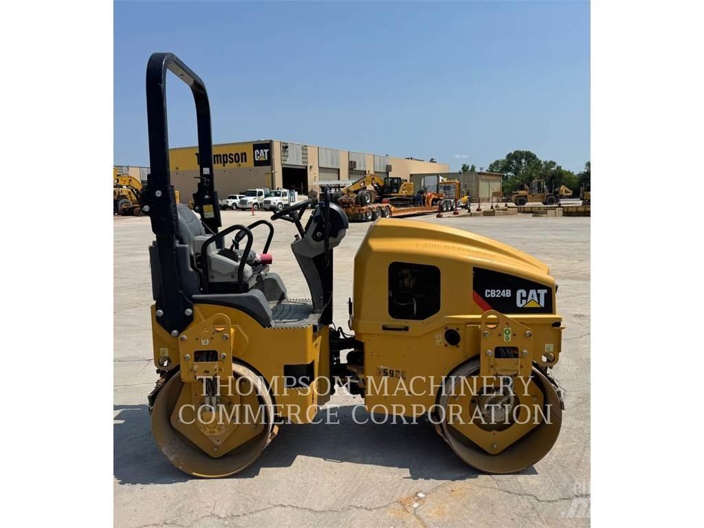 CAT CB24B Двойни барабанни ролки

